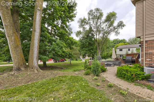 35868 Smithfield Court, Farmington, MI 48335