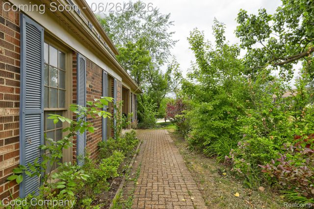 35868 Smithfield Court, Farmington, MI 48335