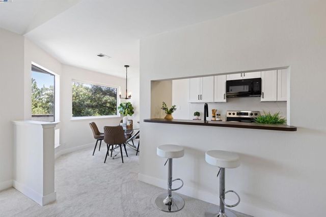 21062 Gary Dr 313, Hayward, CA 94546