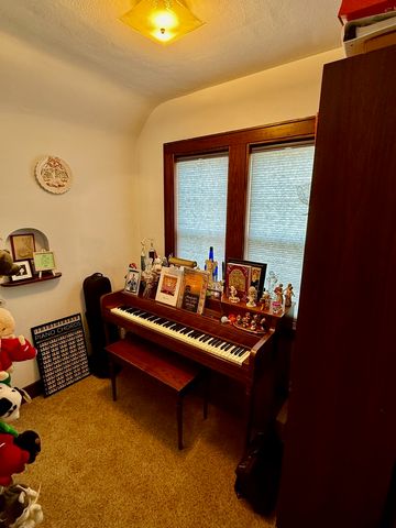 412 E Bradshaw Street, Dixon, IL 61021