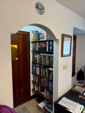 412 E Bradshaw Street, Dixon, IL 61021