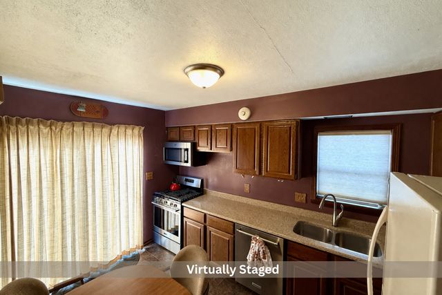 412 E Bradshaw Street, Dixon, IL 61021