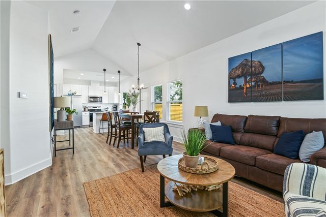 300 Rustic Oak, Rockport, TX 78382