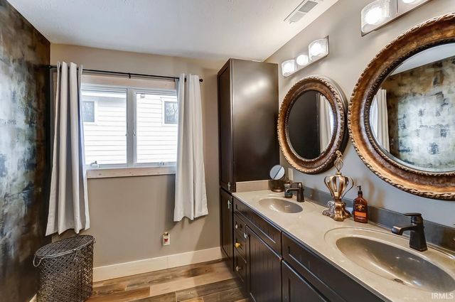 1127 Country Club Lane, Warsaw, IN 46580