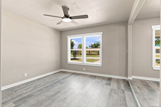15100 Norvell St, Lytle, TX 78052