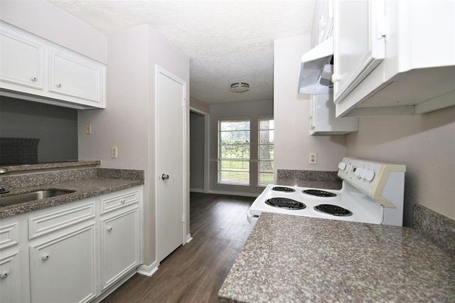13611 Ravensway A, Cypress, TX 77429