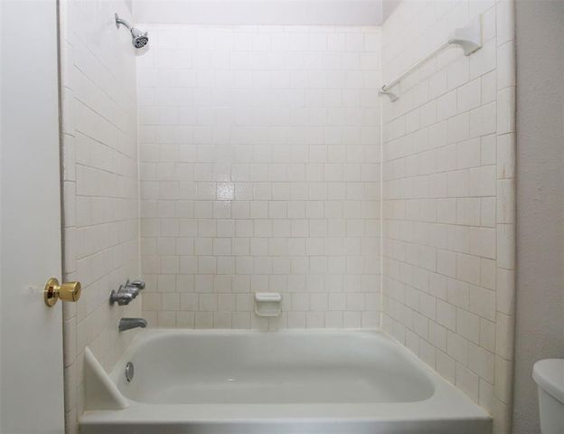 13611 Ravensway A, Cypress, TX 77429