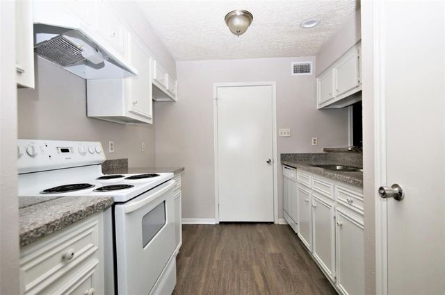 13611 Ravensway A, Cypress, TX 77429