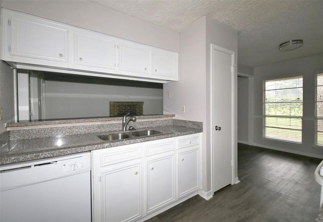 13611 Ravensway A, Cypress, TX 77429