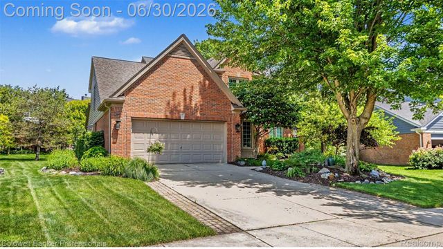 1085 Bloomview Circle, Rochester, MI 48307