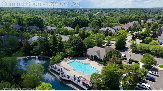1085 Bloomview Circle, Rochester, MI 48307