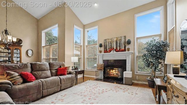 1085 Bloomview Circle, Rochester, MI 48307