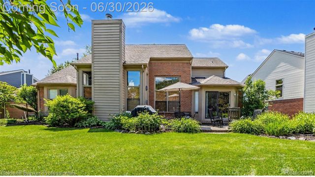 1085 Bloomview Circle, Rochester, MI 48307
