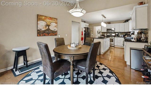 1085 Bloomview Circle, Rochester, MI 48307