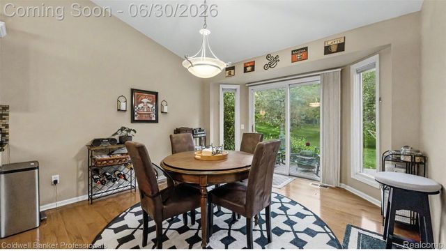 1085 Bloomview Circle, Rochester, MI 48307