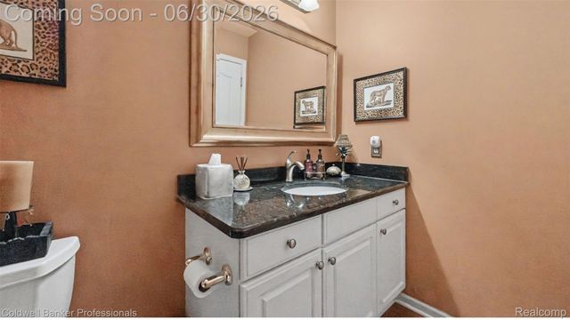 1085 Bloomview Circle, Rochester, MI 48307