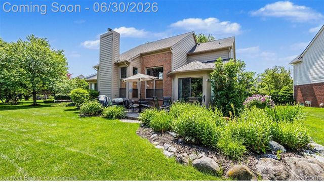 1085 Bloomview Circle, Rochester, MI 48307