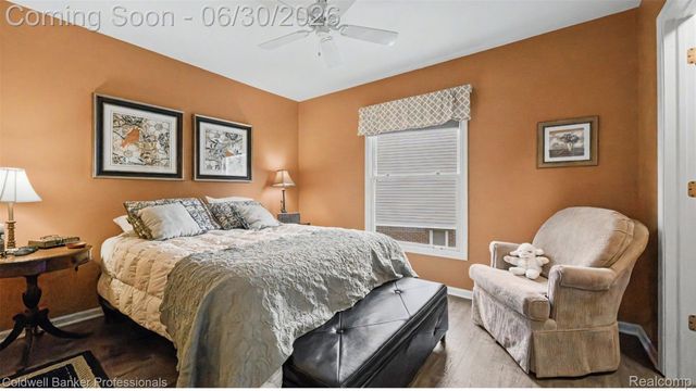 1085 Bloomview Circle, Rochester, MI 48307