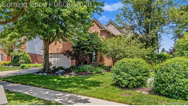 1085 Bloomview Circle, Rochester, MI 48307