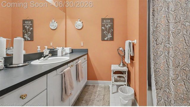 1085 Bloomview Circle, Rochester, MI 48307