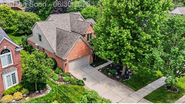 1085 Bloomview Circle, Rochester, MI 48307