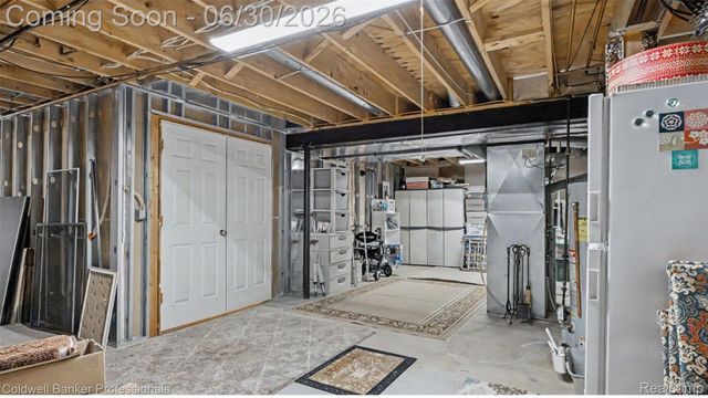 1085 Bloomview Circle, Rochester, MI 48307