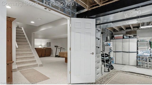 1085 Bloomview Circle, Rochester, MI 48307