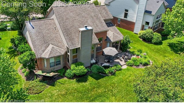 1085 Bloomview Circle, Rochester, MI 48307