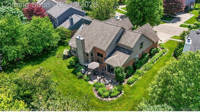 1085 Bloomview Circle, Rochester, MI 48307