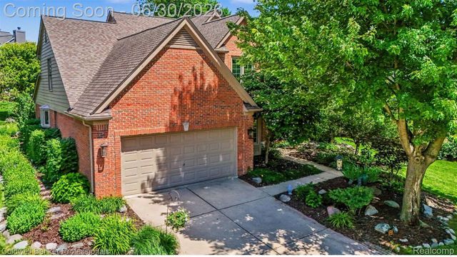 1085 Bloomview Circle, Rochester, MI 48307