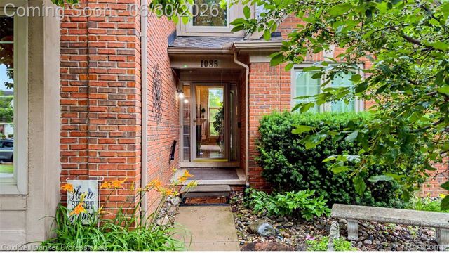 1085 Bloomview Circle, Rochester, MI 48307