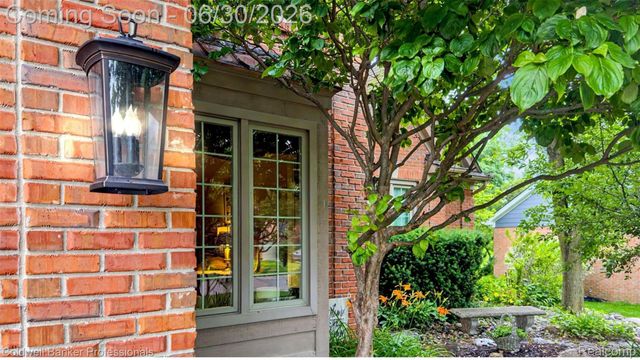 1085 Bloomview Circle, Rochester, MI 48307
