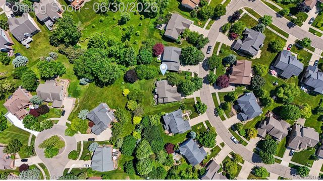 1085 Bloomview Circle, Rochester, MI 48307
