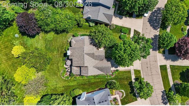 1085 Bloomview Circle, Rochester, MI 48307