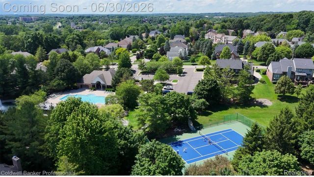 1085 Bloomview Circle, Rochester, MI 48307