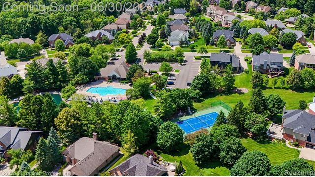 1085 Bloomview Circle, Rochester, MI 48307