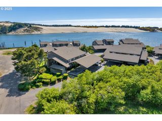 1080 BAY St 19, Florence, OR 97439