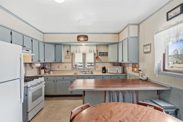 319 S CAMBRIDGE STREET, Wautoma, WI 54982