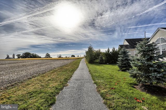 1452 EMERSON DR, Mount Joy, PA 17552