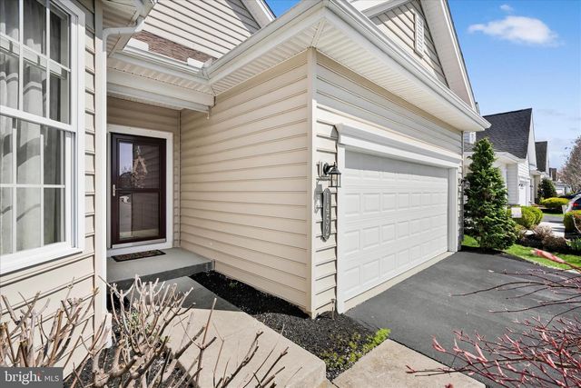 1452 EMERSON DR, Mount Joy, PA 17552