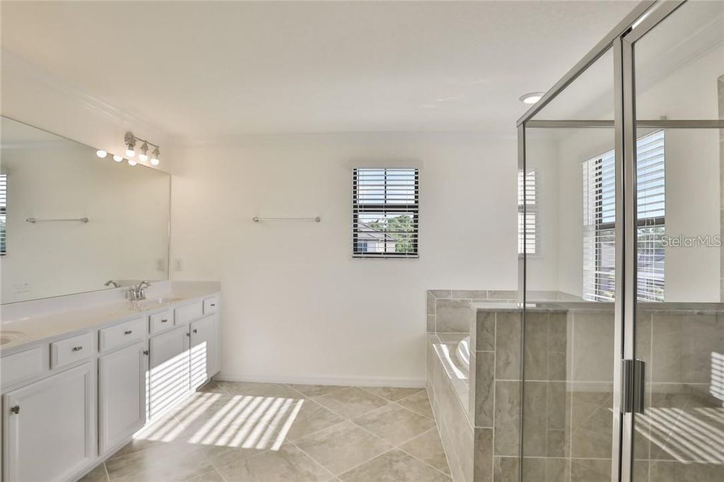 Image 11 of property listing at 11424 SWEETGRASS DRIVE, Bradenton, FL 34212