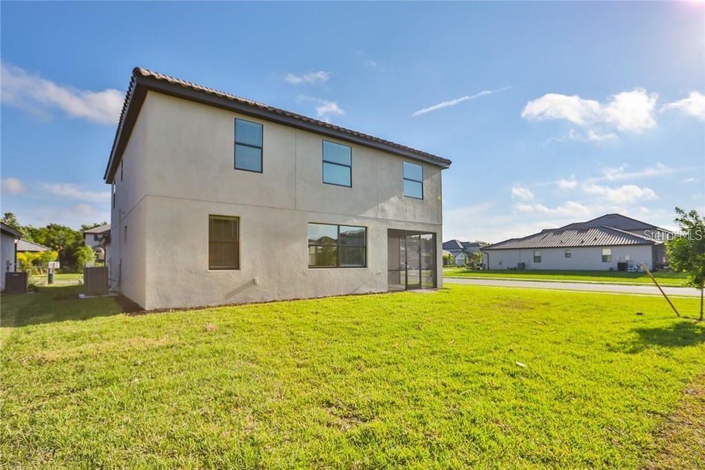 Image 14 of property listing at 11424 SWEETGRASS DRIVE, Bradenton, FL 34212