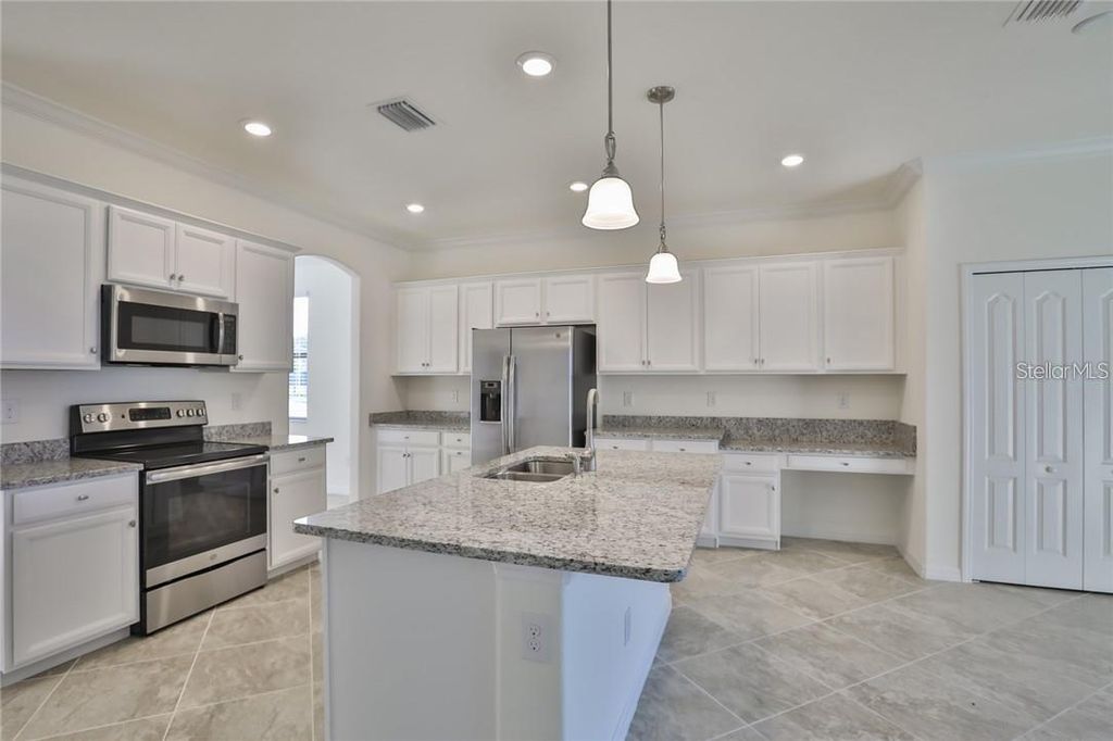 Image 4 of property listing at 11424 SWEETGRASS DRIVE, Bradenton, FL 34212