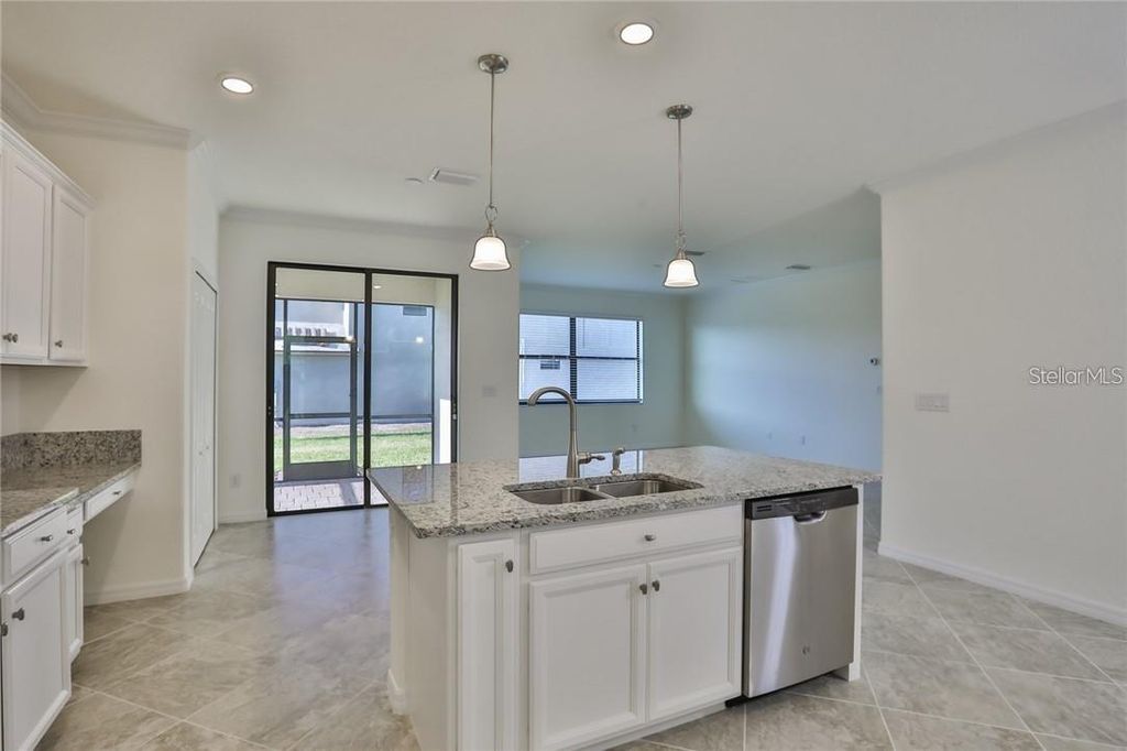 Image 7 of property listing at 11424 SWEETGRASS DRIVE, Bradenton, FL 34212