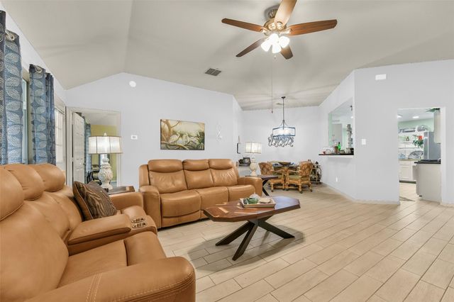 203 Green Isle Avenue, Dickinson, TX 77539
