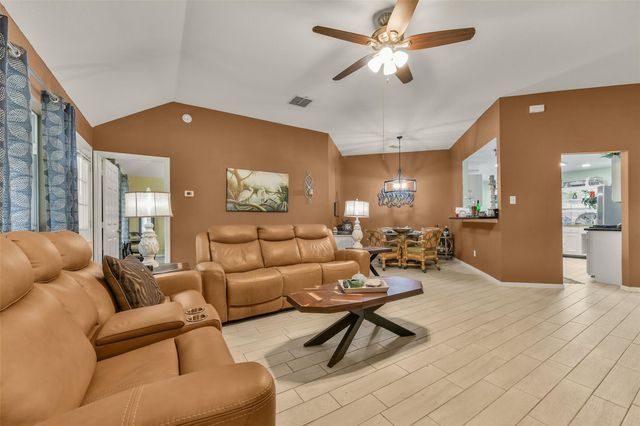 203 Green Isle Avenue, Dickinson, TX 77539