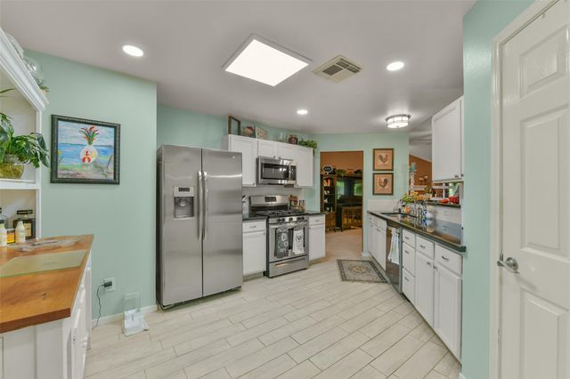 203 Green Isle Avenue, Dickinson, TX 77539