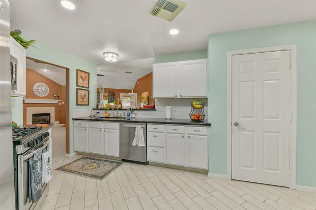 203 Green Isle Avenue, Dickinson, TX 77539