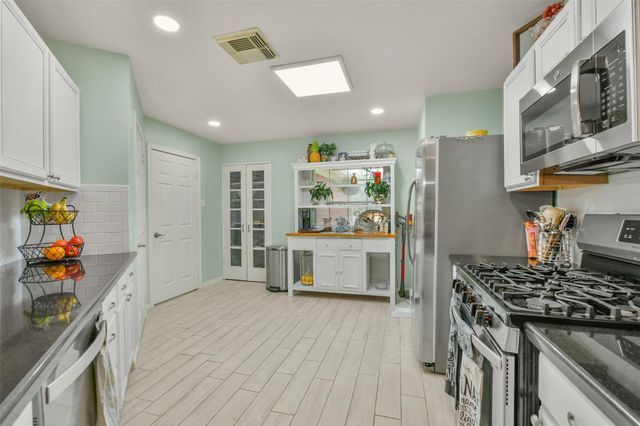 203 Green Isle Avenue, Dickinson, TX 77539