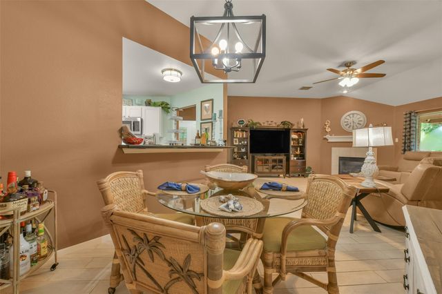 203 Green Isle Avenue, Dickinson, TX 77539
